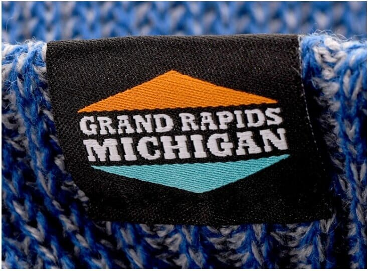 woven label on beanie